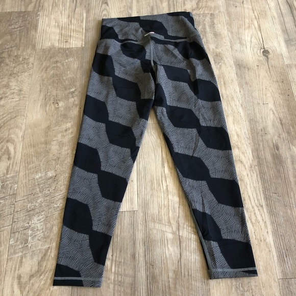 aerie Chill. Play. Move. Gray/Black Leggings. - Picture 2 of 10